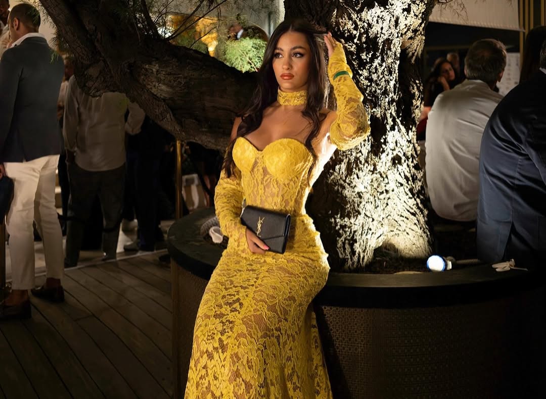 Francesca Galdiero in abito giallo da evento